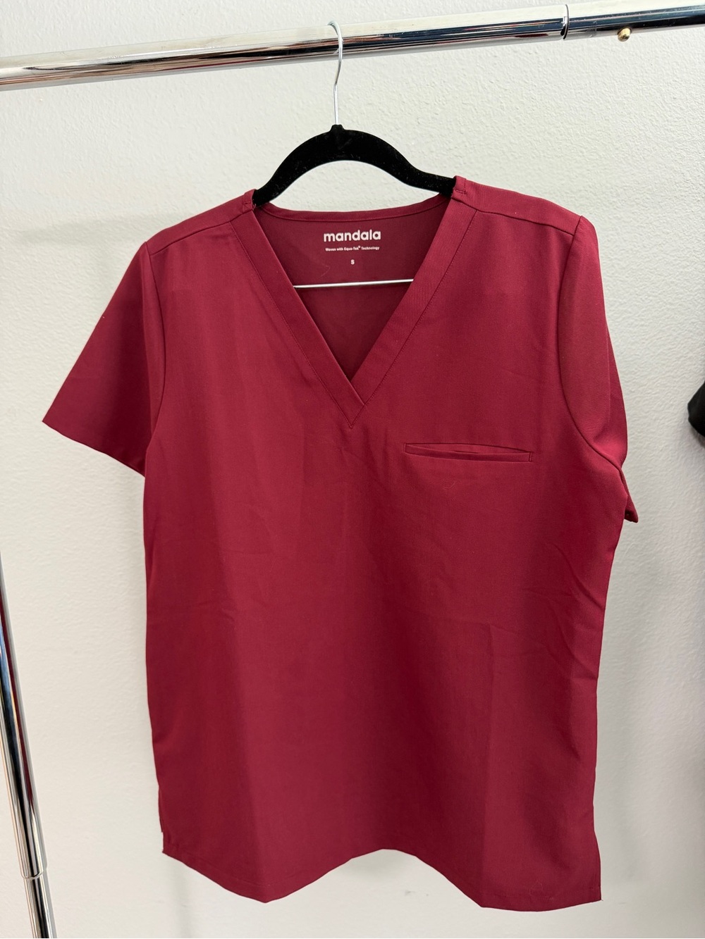 Mandala V-Neck Short Sleeve Top in Wine